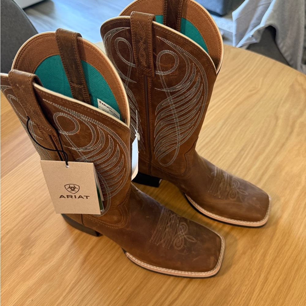 ARIAT Cowgirl Boots - NWT - 8.5B